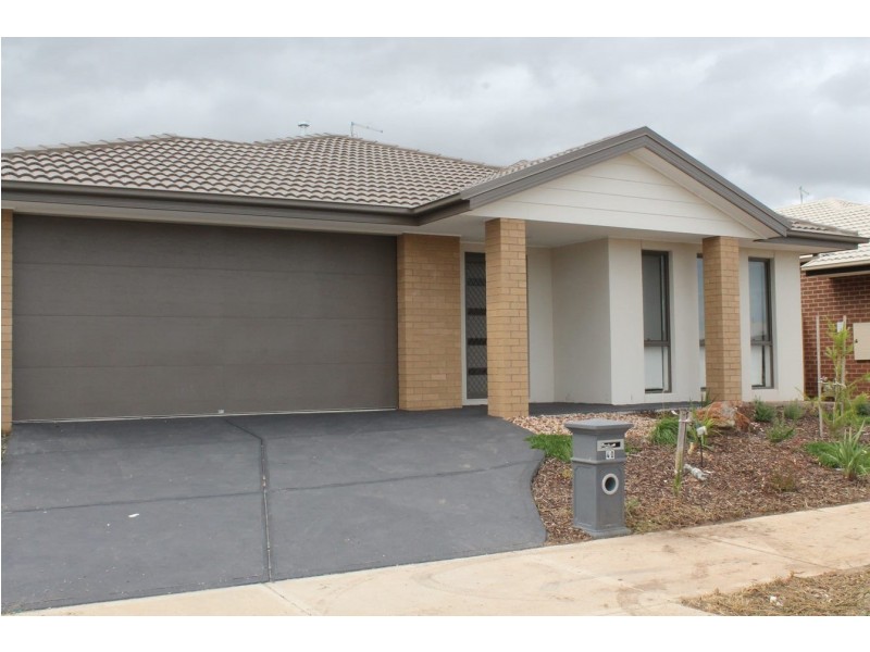 40 Grassbird Drive, Point Cook VIC 3030