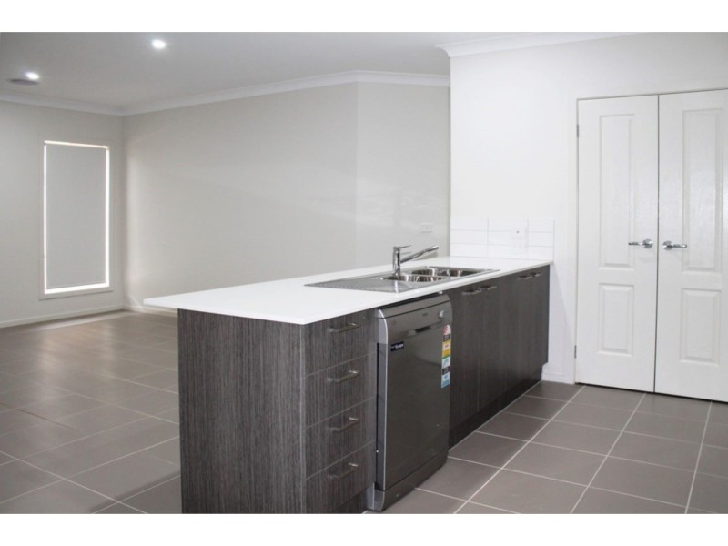 40 Grassbird Drive, Point Cook VIC 3030