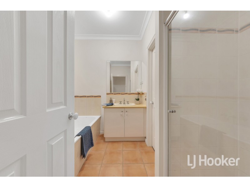 4 Fullard Close, Point Cook VIC 3030
