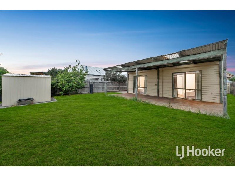4 Fullard Close, Point Cook VIC 3030