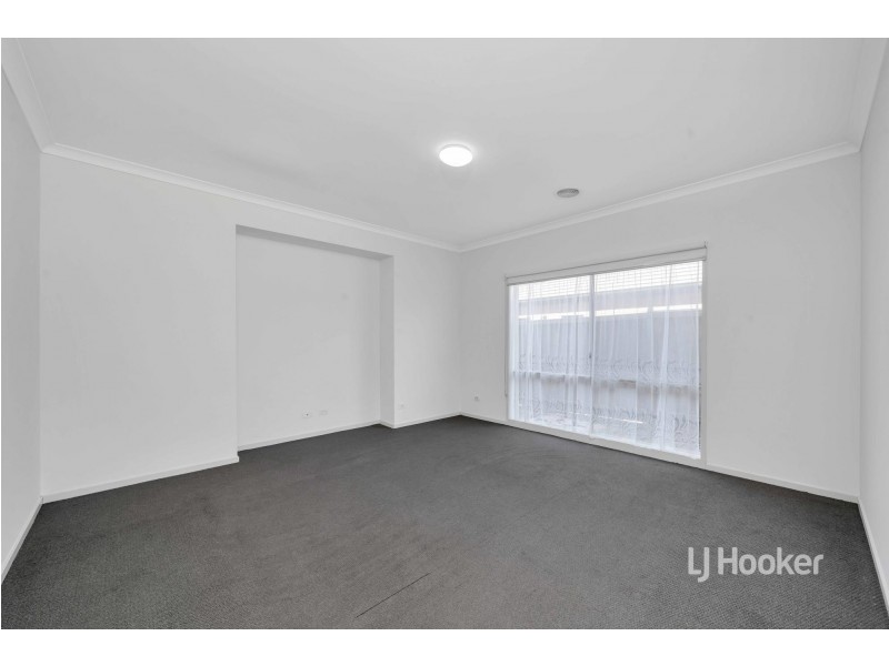 38 Rothbury Parkway, Williams Landing VIC 3027