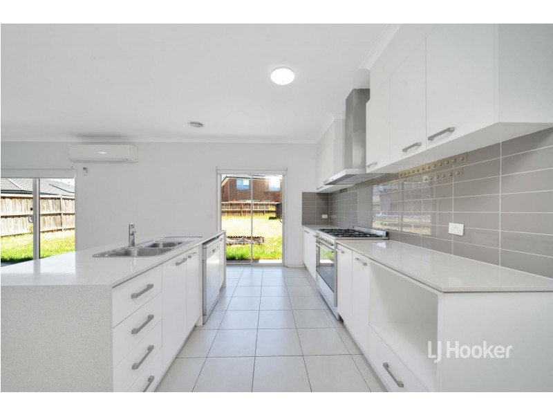 38 Rothbury Parkway, Williams Landing VIC 3027