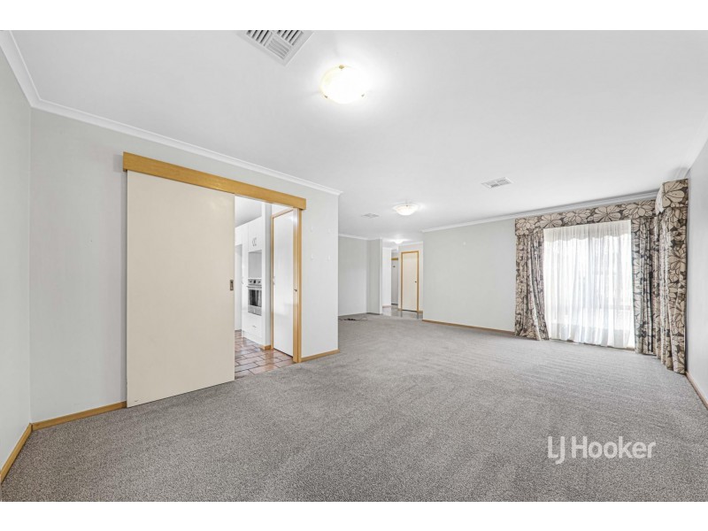 28 McKenzie Crescent, Hoppers Crossing VIC 3029