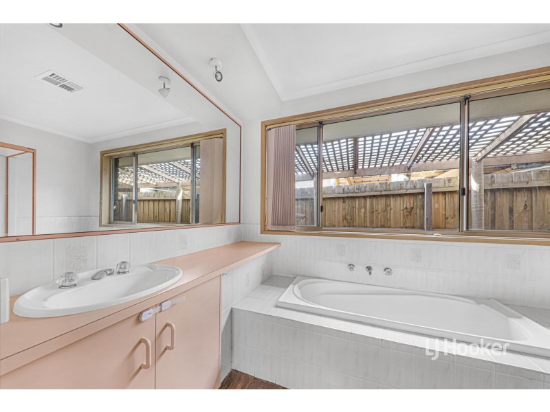28 McKenzie Crescent, Hoppers Crossing VIC 3029