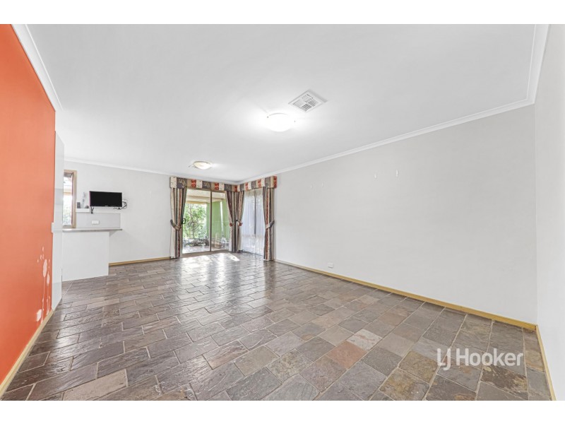28 McKenzie Crescent, Hoppers Crossing VIC 3029
