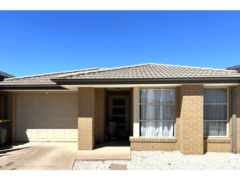 8 Monique Way, Tarneit VIC 3029