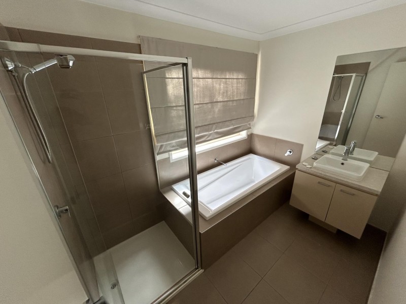 8 Monique Way, Tarneit VIC 3029