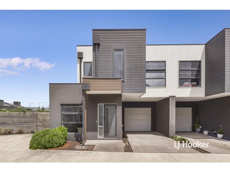 8 Dominic Road, Pakenham VIC 3810