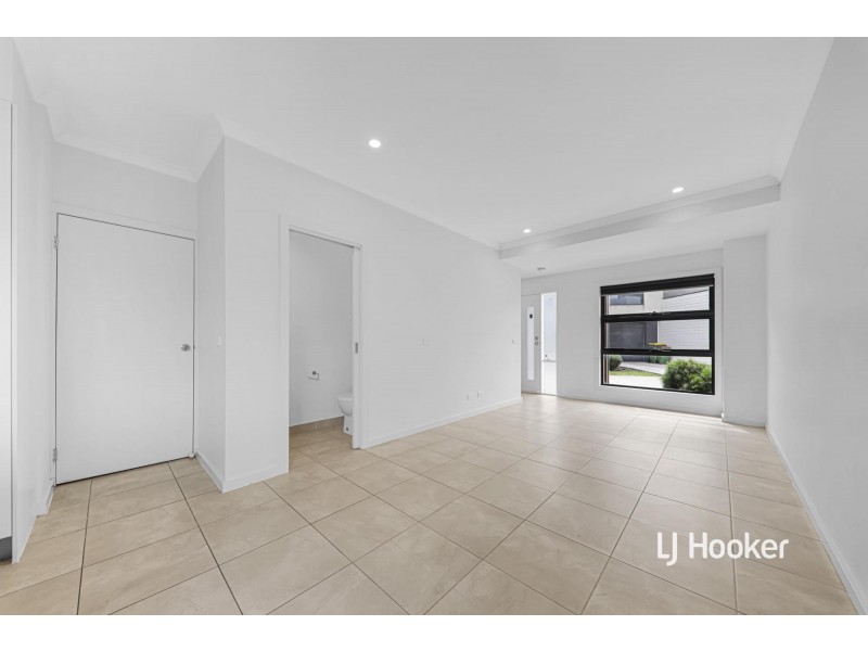 8 Dominic Road, Pakenham VIC 3810