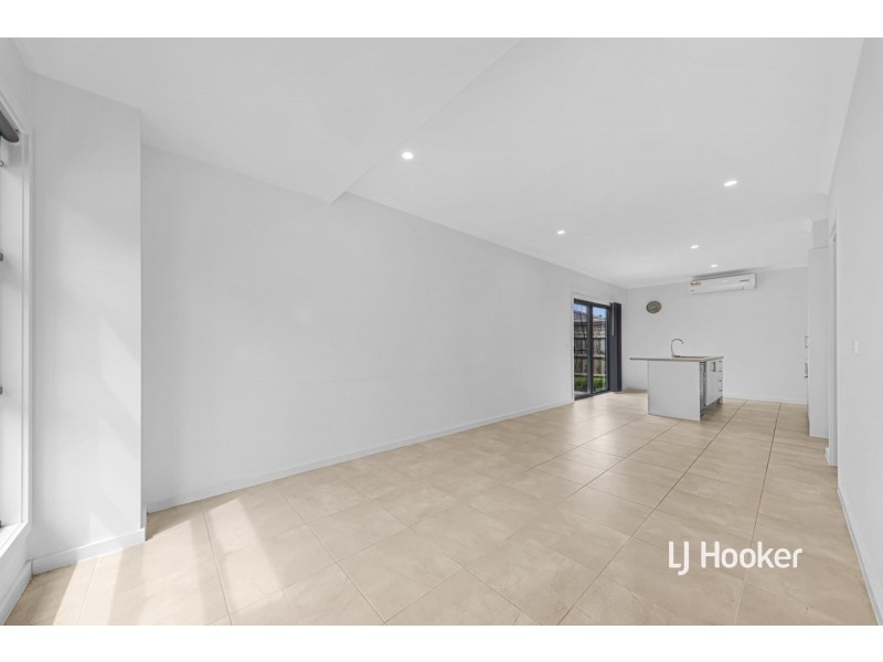 8 Dominic Road, Pakenham VIC 3810