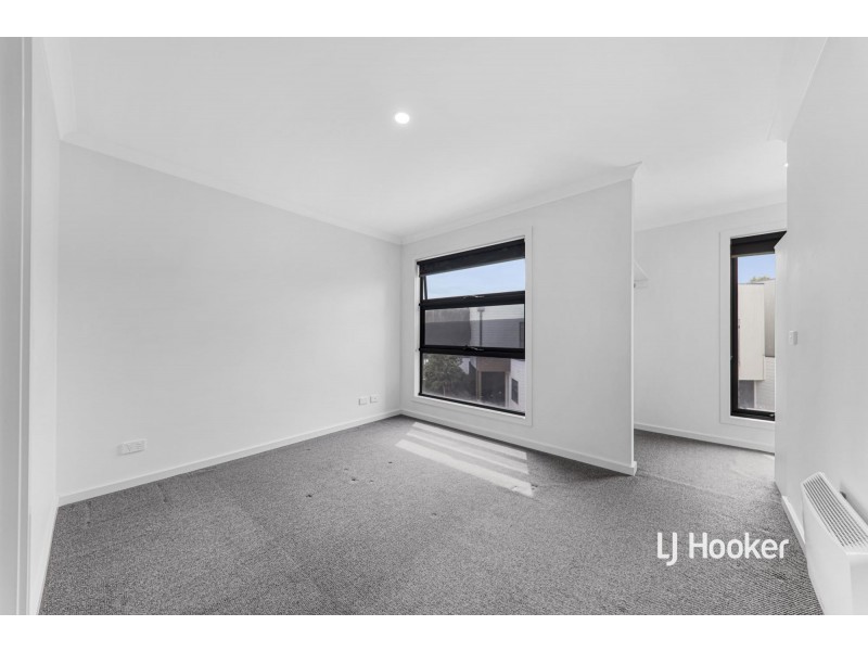 8 Dominic Road, Pakenham VIC 3810