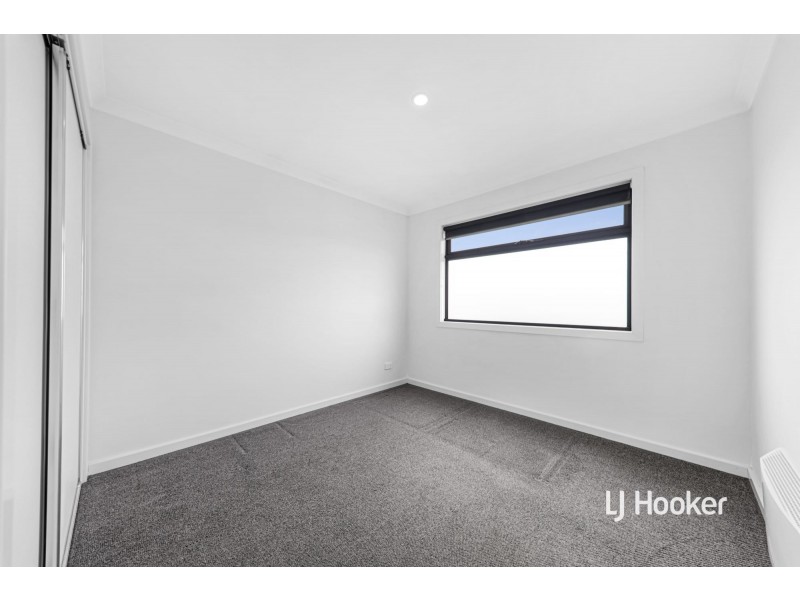 8 Dominic Road, Pakenham VIC 3810