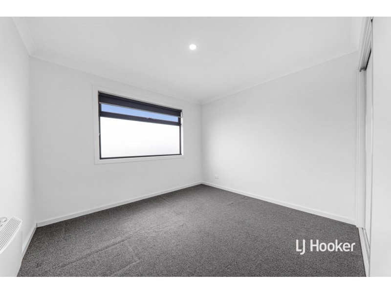 8 Dominic Road, Pakenham VIC 3810