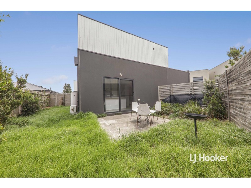 8 Dominic Road, Pakenham VIC 3810