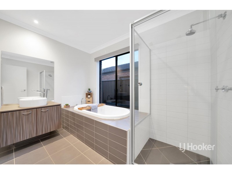 7 Fairbridge Road, Point Cook VIC 3030