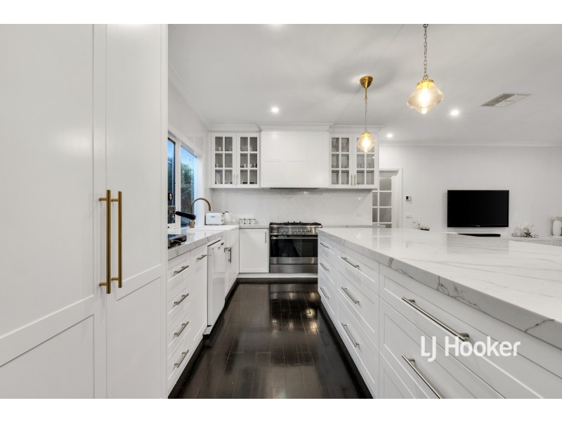 6 Dorrington Street, Point Cook VIC 3030