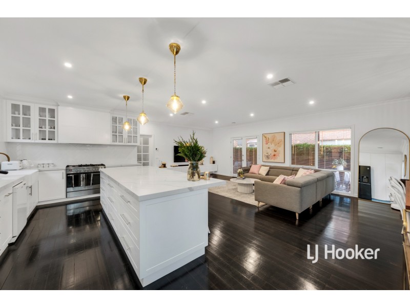 6 Dorrington Street, Point Cook VIC 3030