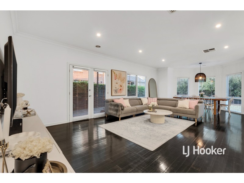 6 Dorrington Street, Point Cook VIC 3030