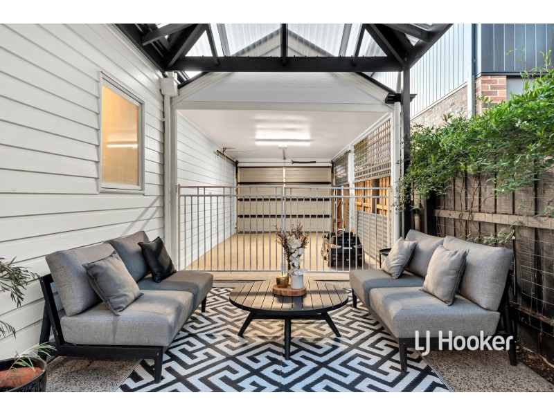 6 Dorrington Street, Point Cook VIC 3030