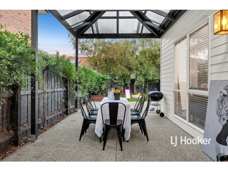 6 Dorrington Street, Point Cook VIC 3030