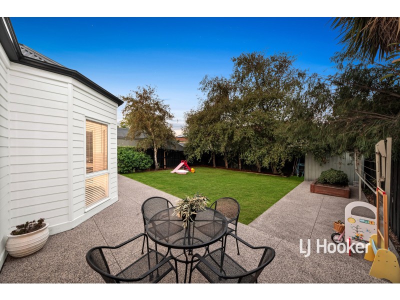 6 Dorrington Street, Point Cook VIC 3030