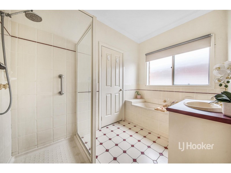 59 Northampton Crescent, Caroline Springs VIC 3023