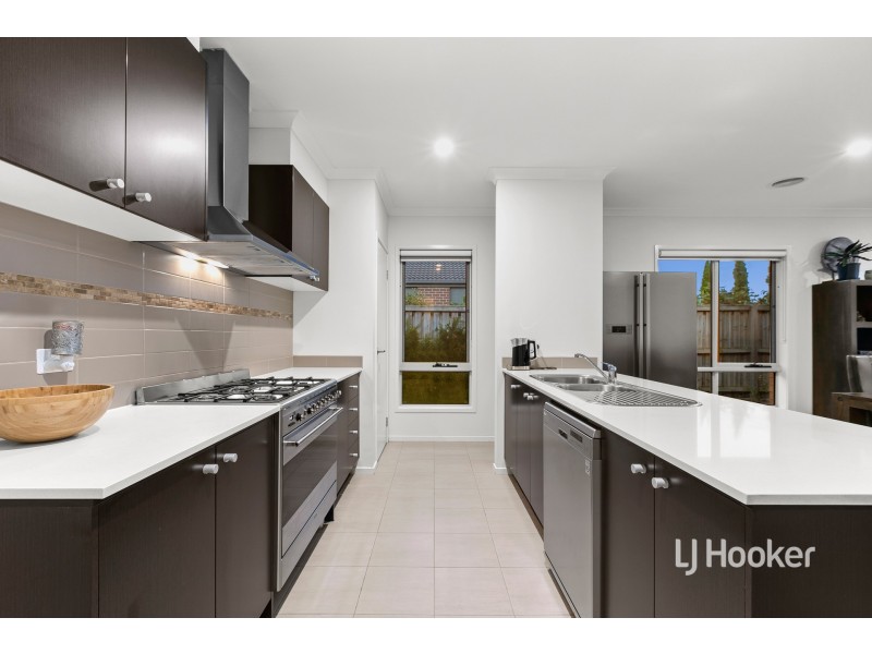 31 Arrowgrass Drive, Point Cook VIC 3030