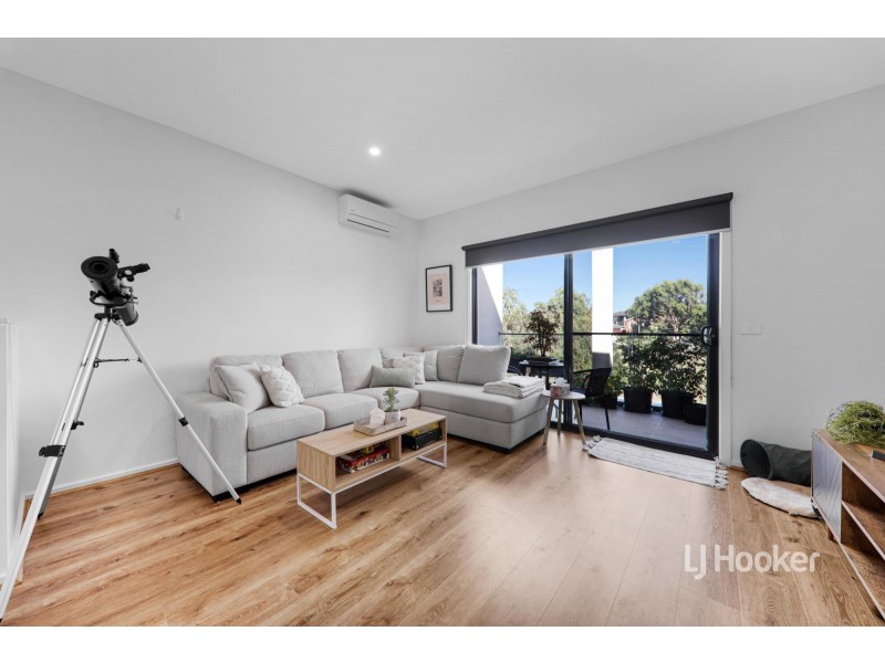 27 Travertine Loop, Berwick VIC 3806