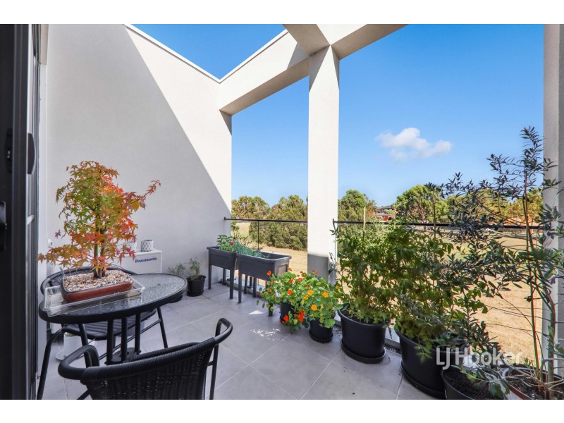 27 Travertine Loop, Berwick VIC 3806