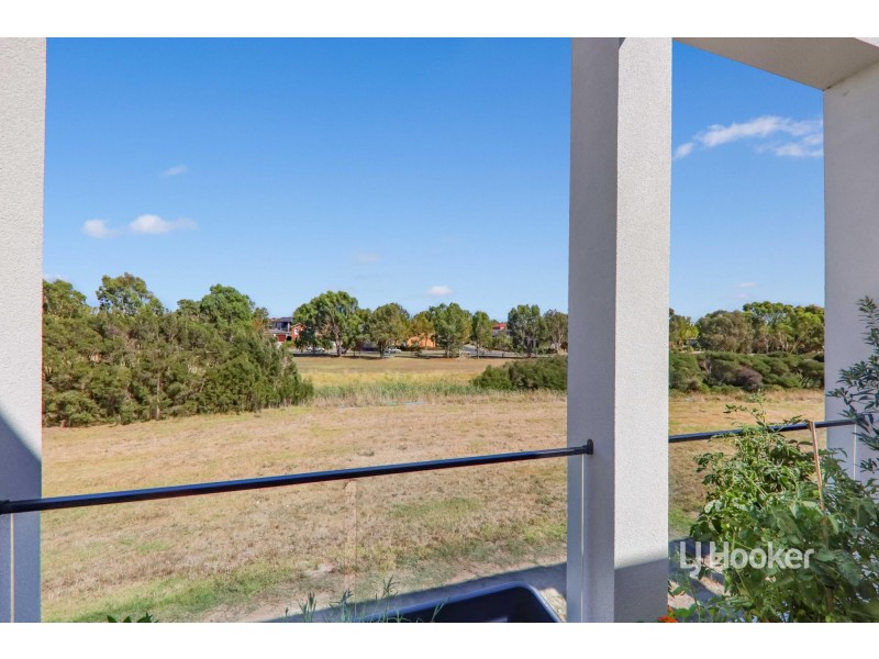 27 Travertine Loop, Berwick VIC 3806