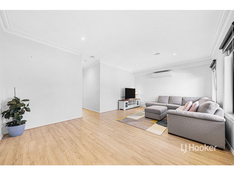 27 Caledonian Way, Point Cook VIC 3030