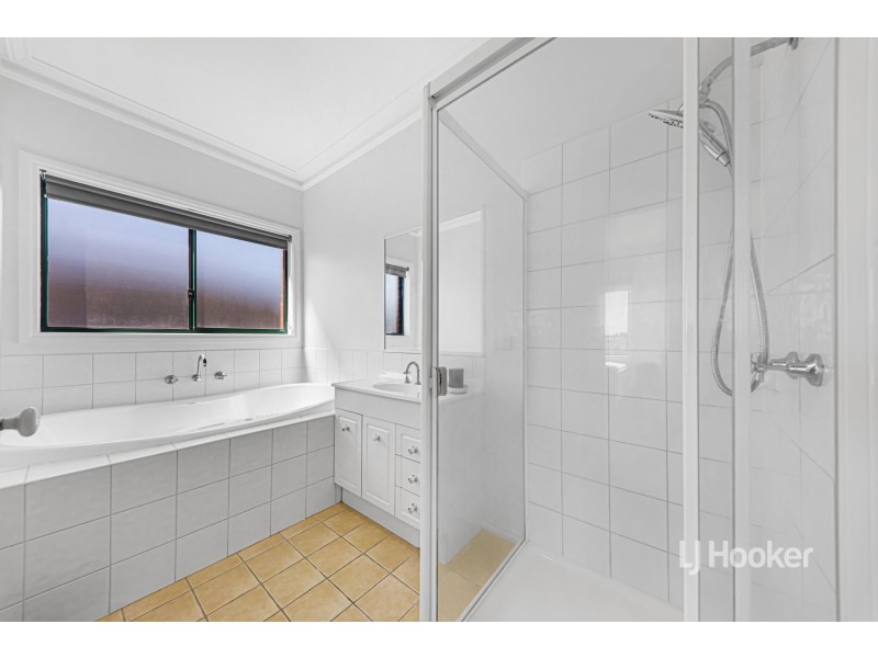 27 Caledonian Way, Point Cook VIC 3030