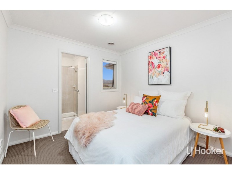 2B Corboy Close, Point Cook VIC 3030