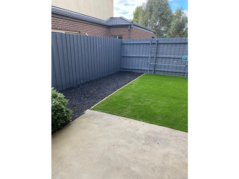 2B Corboy Close, Point Cook VIC 3030