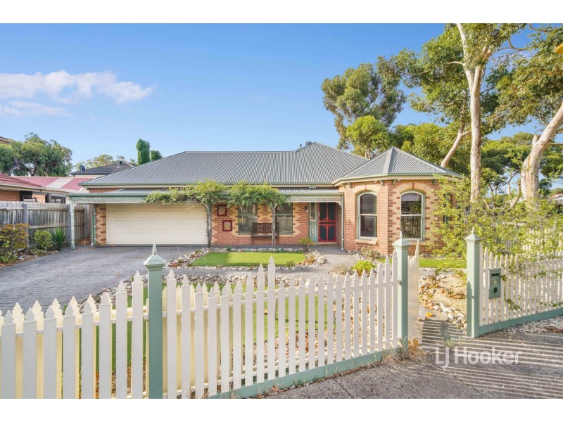 11 Lancaster Drive, Point Cook VIC 3030
