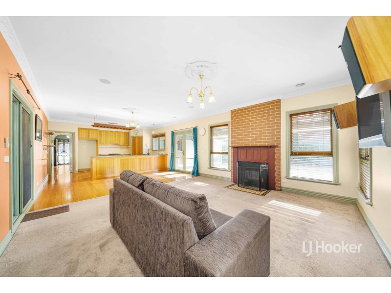 11 Lancaster Drive, Point Cook VIC 3030