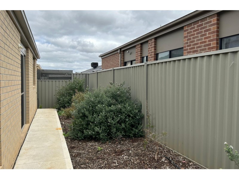 4 Grallina Lane, Kurunjang VIC 3337