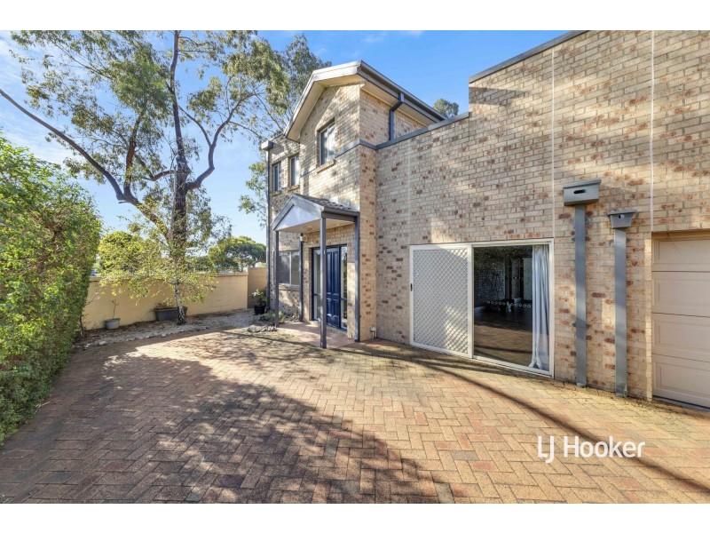 1/2 Lakeside Drive, Sanctuary Lakes VIC 3030