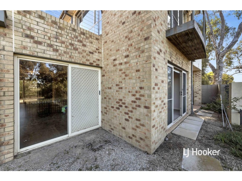 1/2 Lakeside Drive, Sanctuary Lakes VIC 3030