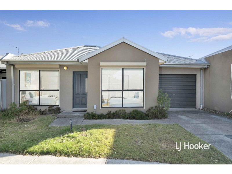 74 Caradon Drive, Truganina VIC 3029
