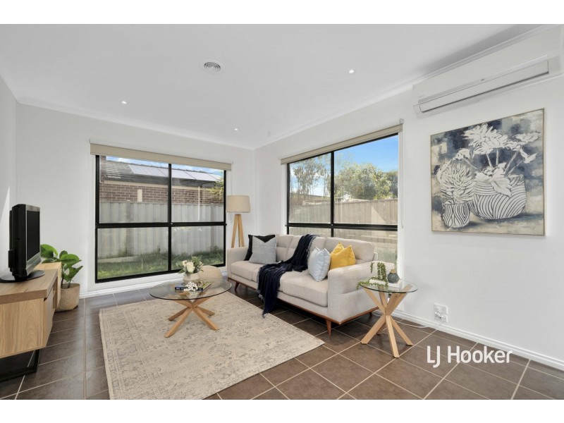 74 Caradon Drive, Truganina VIC 3029