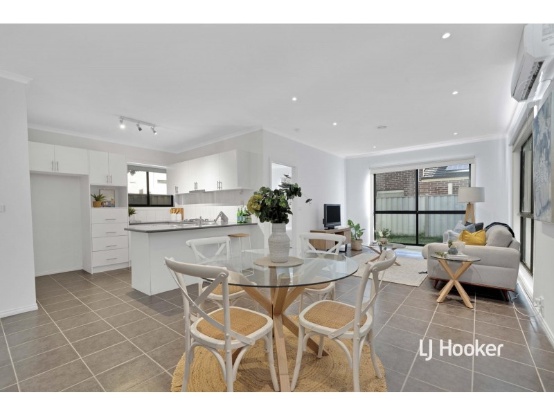 74 Caradon Drive, Truganina VIC 3029