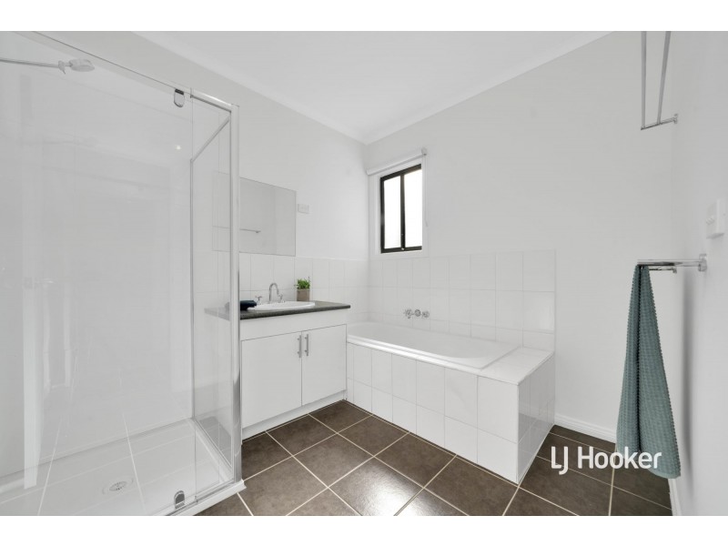 74 Caradon Drive, Truganina VIC 3029