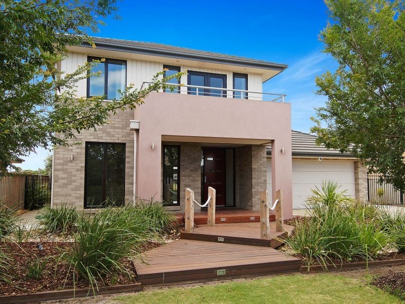 40 Vaucluse Boulevard, Sanctuary Lakes VIC 3030