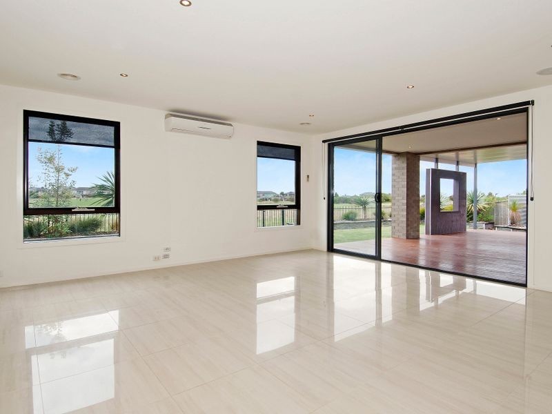 40 Vaucluse Boulevard, Sanctuary Lakes VIC 3030