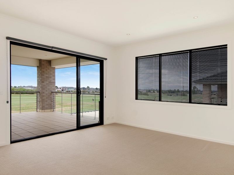 40 Vaucluse Boulevard, Sanctuary Lakes VIC 3030