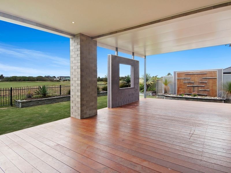 40 Vaucluse Boulevard, Sanctuary Lakes VIC 3030