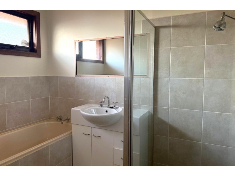 28 Oakdene Grove South, Altona Meadows VIC 3028
