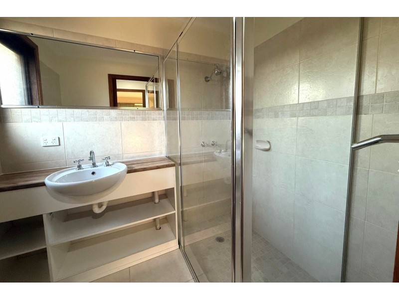 28 Oakdene Grove South, Altona Meadows VIC 3028