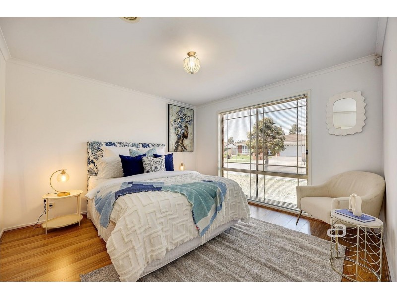 53 Manchester Drive, Sydenham VIC 3037